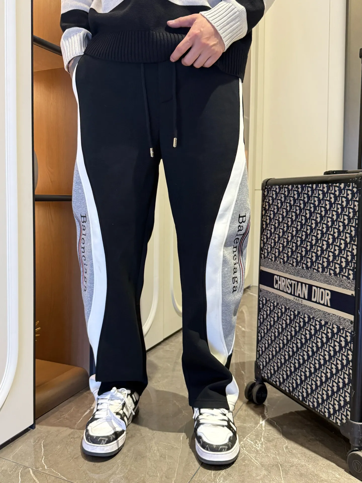 Balenciaga 🆕2026 Autumn and Winter New Arrival Casual Pants! The official website will be released simultaneously. Brand Classic LOGO casual pants, customized fabrics, excellent comfort and strong touch. Highly recognisable, perfect appearance and craftsmanship. Size:M-3XL